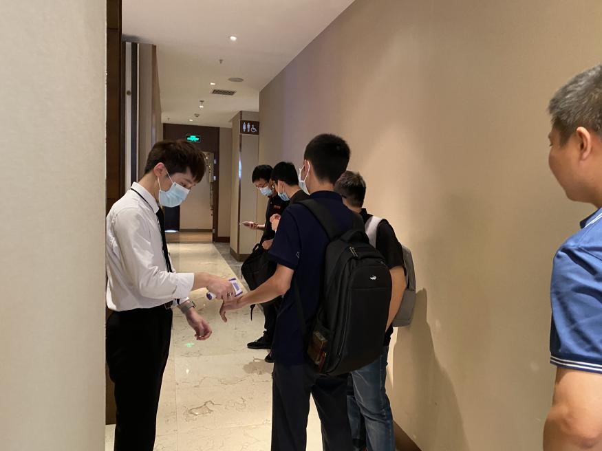 疫情期間，嚴格做好來訪登記及體溫檢測.jpg